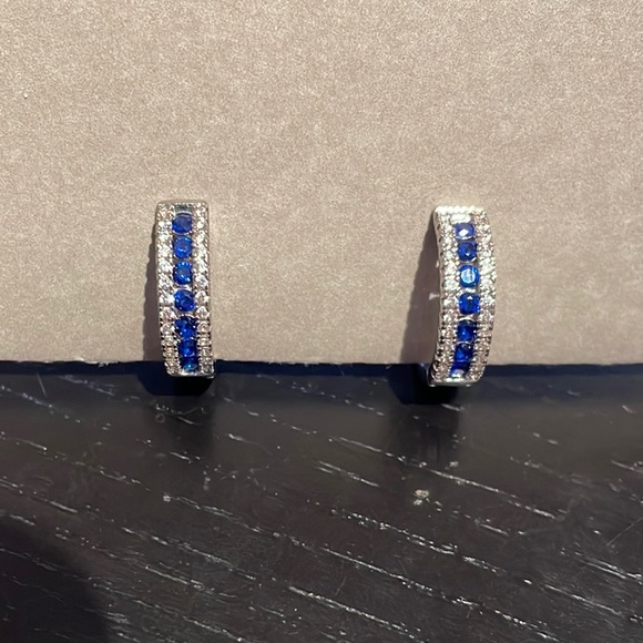 Beautiful white and blue stone earrings - Picture 1 of 3